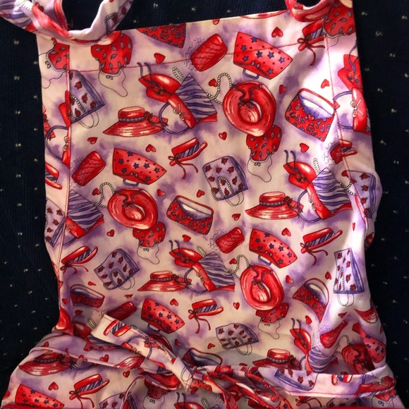 VINTAGE RED HAT LADY KITCHEN  APRON RED & VIOLET PURSE PEARLS RED  HAT HEARTS - Picture 4 of 5